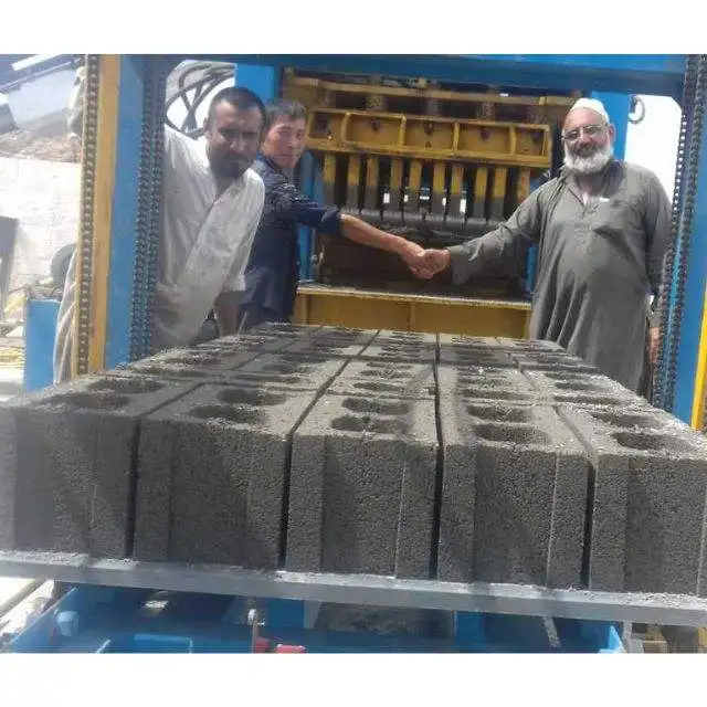 QT4-15 Full Automatic Money Maker Interlock Paving Machine Fly Ash Block Production Line Construction Machinery in Italy
