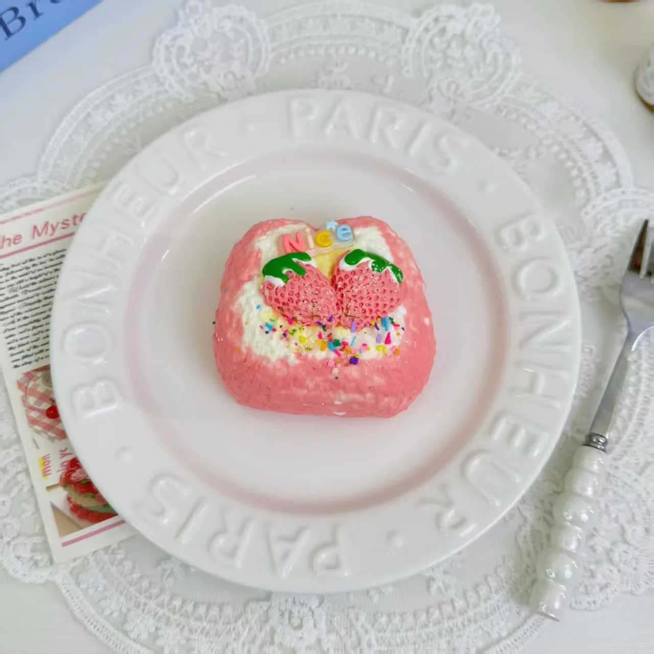 Squisito giocattolo per alleviare lo stress con torta di fragole a doppio strato, pane alla frutta, giocattolo gommoso regalo per ragazza a rimbalzo lento