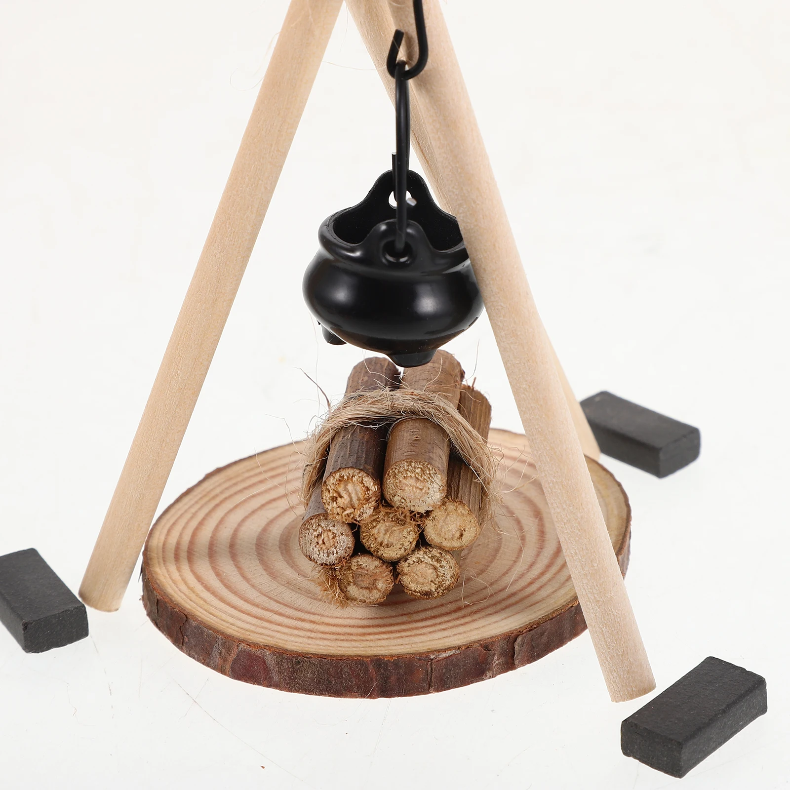 26 Stück Miniatur-Lagerfeuer-Dekoration, realistisches Brennholz mit Hängetopf für Puppenhaus, Winterszene, Weihnachten, Mikrolandschaft