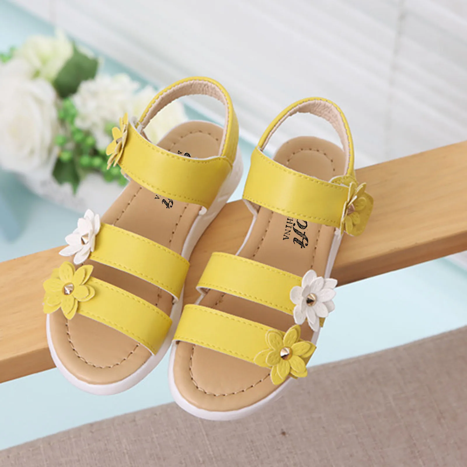 Sandal anak perempuan motif bunga putri, sandal anak perempuan baru 2024, sepatu selop musim panas, sepatu merah muda, sol lembut, alas kaki jari terbuka