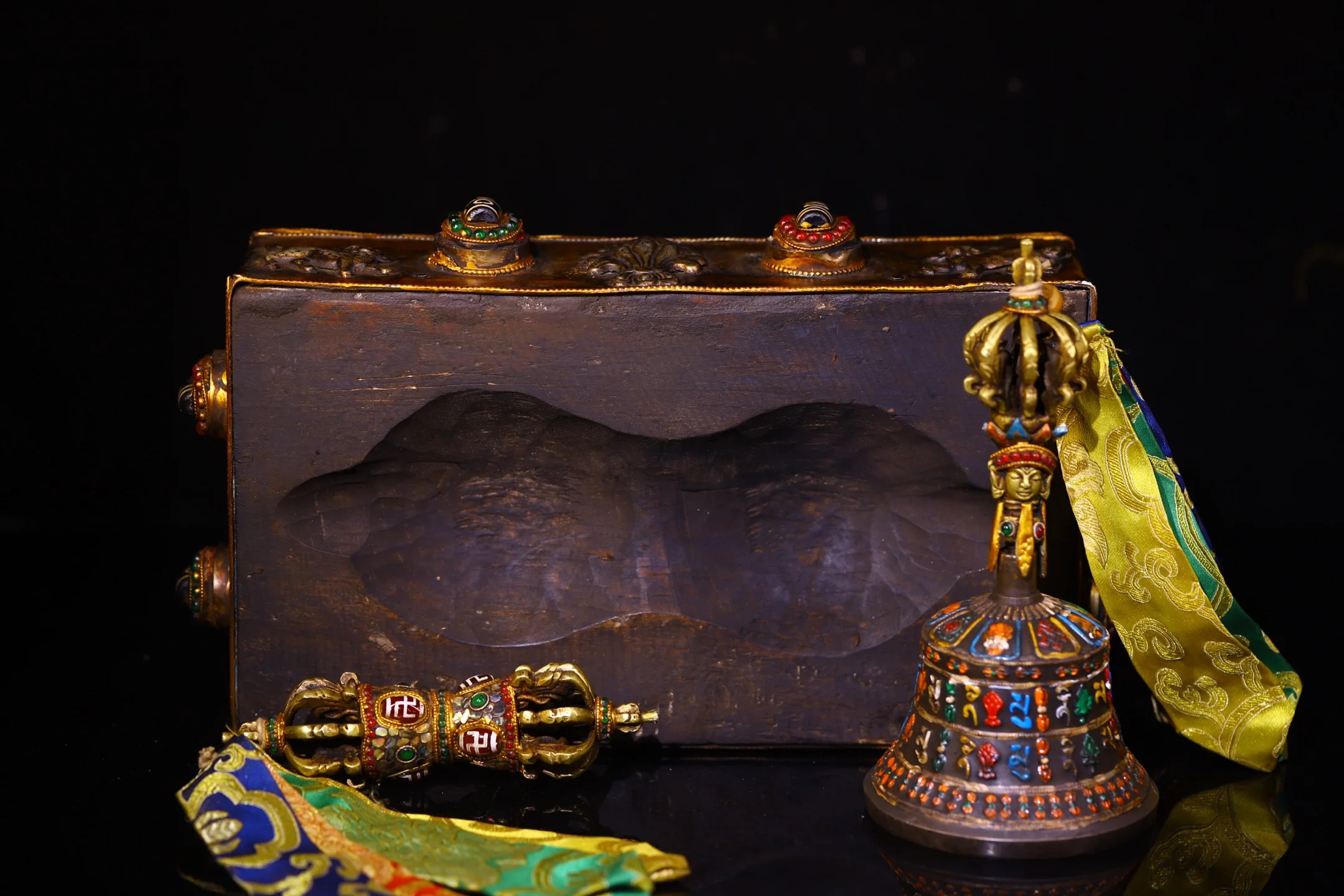 Old Bronze Cinnabar Painted Mosaic Gem gZi Beads Turquoise Old Ringing Bell Vajra Base Mosaic Gem gZi Beads  Worship Hall