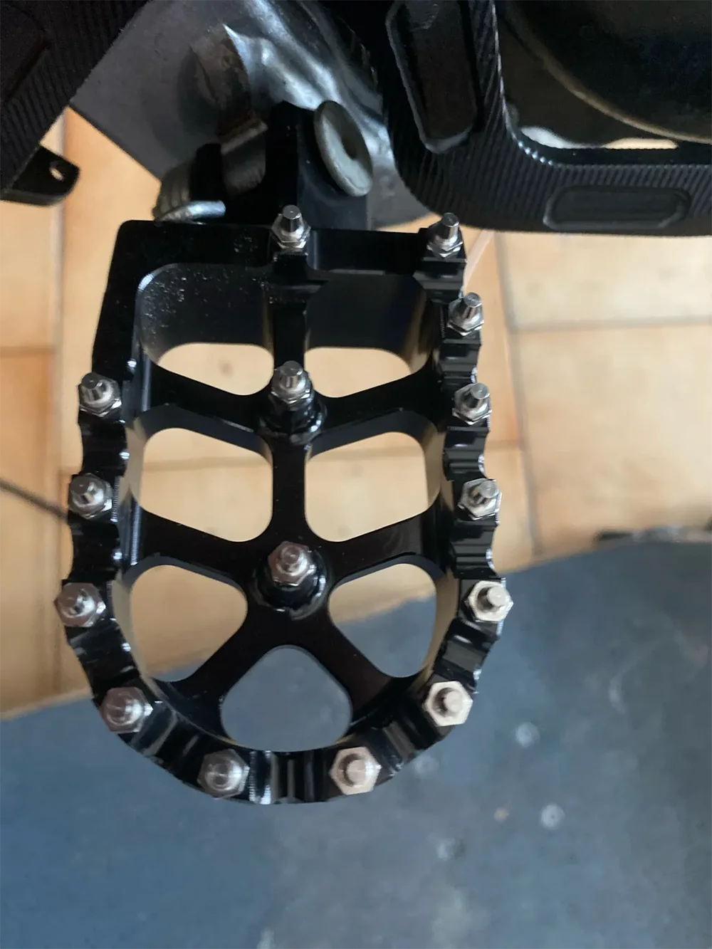 Für Suzuki DRZ400S DRZ400SM DRZ400 DRZ 400 400S 400SM RM125 RM250 RM250Z RMX250 Zubehör Fußrasten Fußpedale – Detail 3