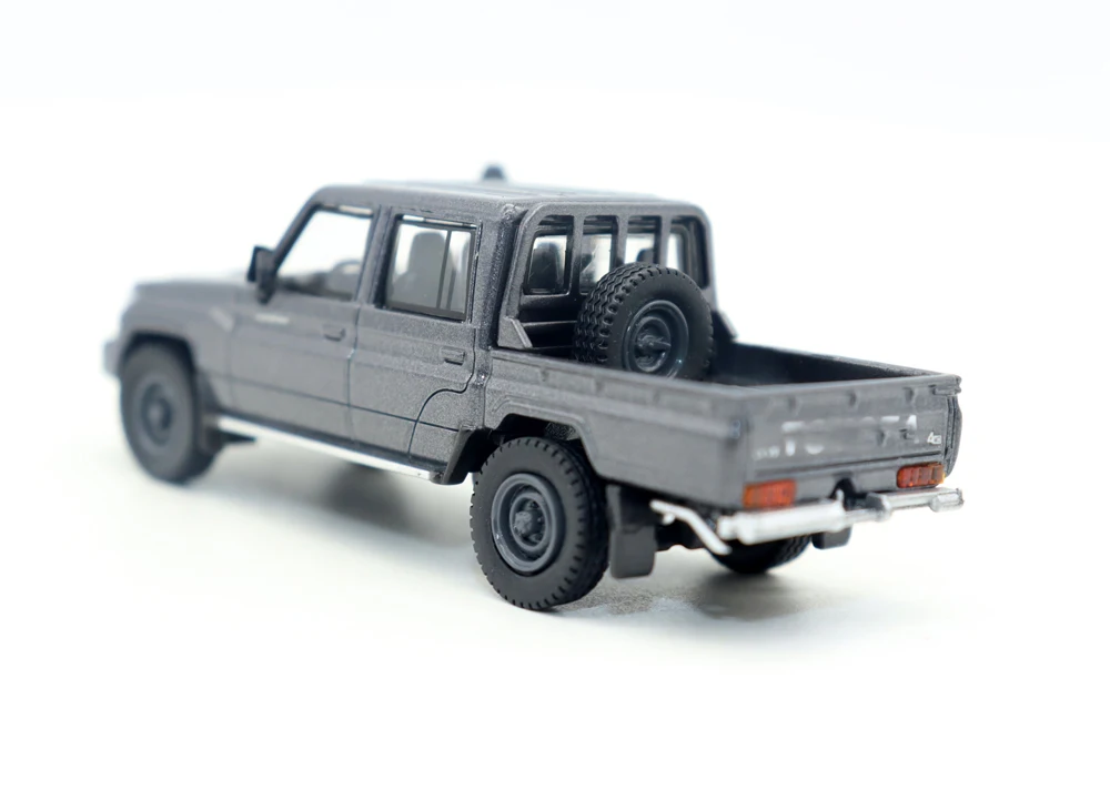 New Para64 1:64 Land Cruiser 70 Series Pickup Diecast Simulation Alloy Toy Car Model for Collection Gift