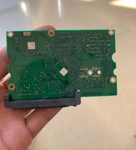 Circuit board hard disk board number 100337233 REV B white label 100337230