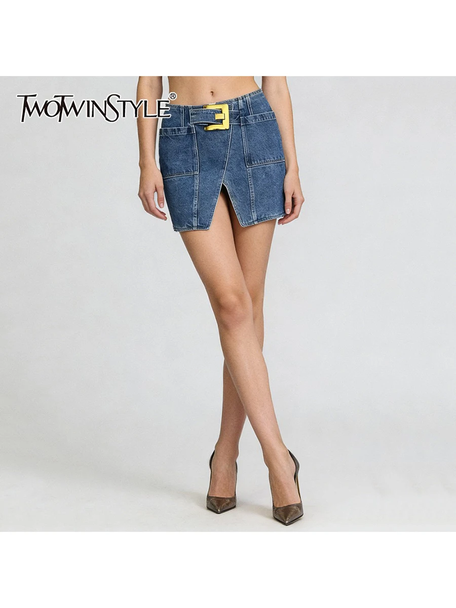 TWOTWINSTYLE Minimalist Slimming Spliced Metal Buckle Mini Skirt for Women Tunic Patchwork Pockets Fashion Cowboy Skirts Female