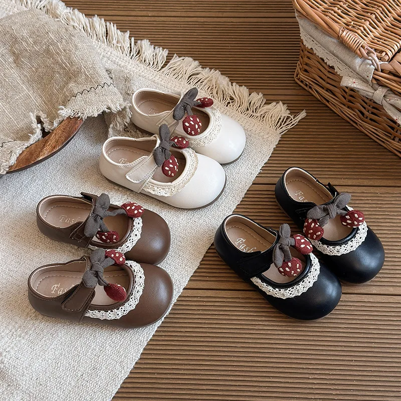 

Cute Girls Flat Shoes Round Toes Sweet Kids MaryJanes Versatile Soft Bottom 2026 Brand New Children Leather Shoes Simple Bows