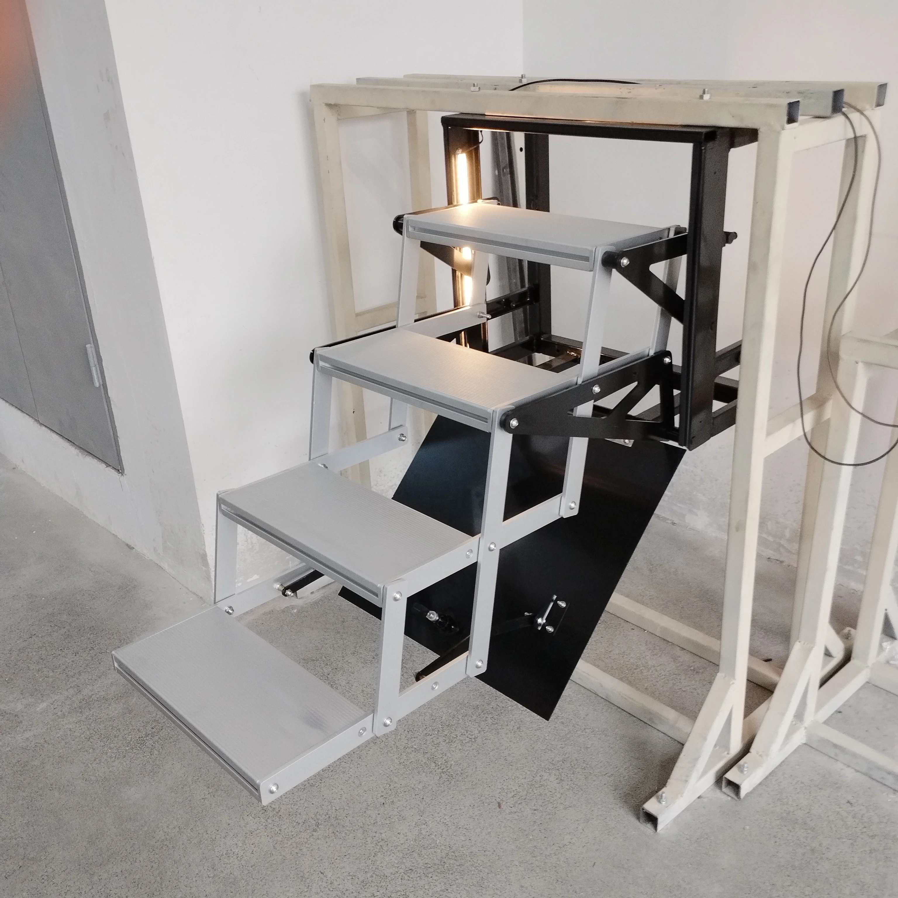 12V RV cuatro pasos con luz LED y interruptor mecánico pedales antideslizantes plegables manuales/eléctricos