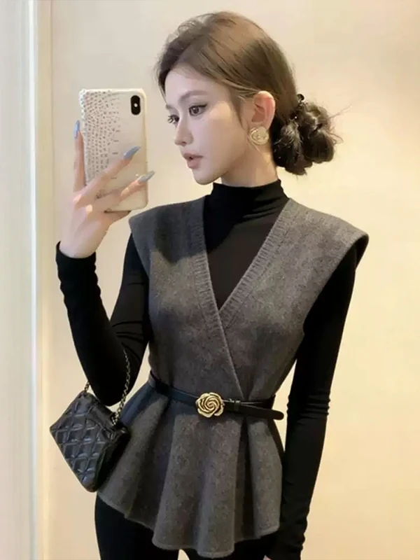 

Women's V-Neck Knitted Vest Top Fashionable Winter Two-Piece Set Inner Wear Base Shirt High Waist Long Sleeve Loose Fit Style