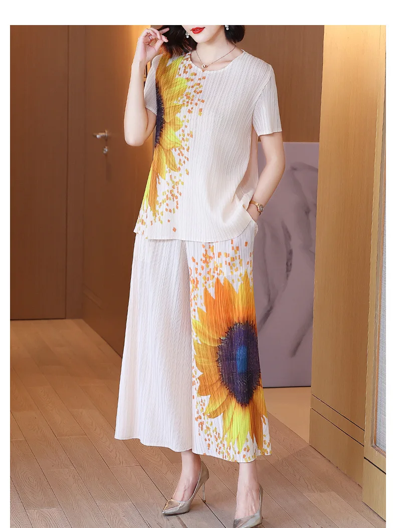 

HOT SELLING Miyake new Style o-neck short sleeve T-shirt the fold Wide leg pants sunflower print two-piece suit IN STOCK