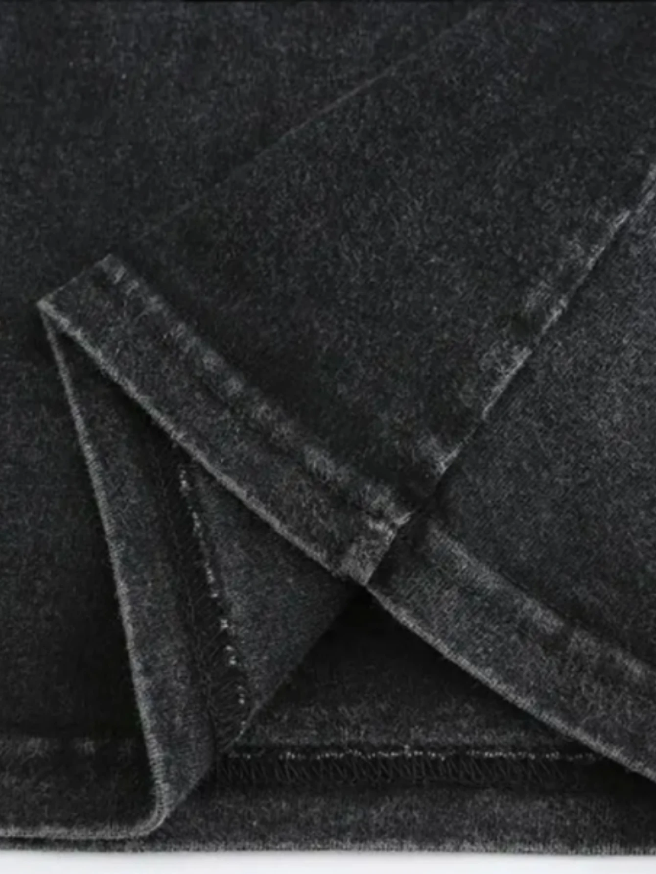 Lovely woman Black Washed Round-Neck T-Shirt Comfortable Loose Fit Perfect for Men Women this Winter Christmas