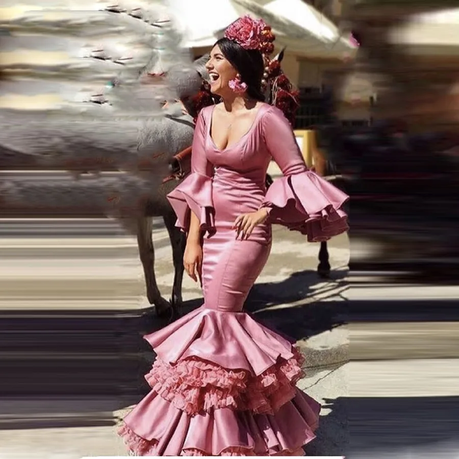 Elegante Meerjungfrau-Abschlussballkleider 2025, ausgestellte Ärmel, formelle Partykleider, rosa Flamenca, spanisches, abgestuftes Rüschen-Abend-Landebahnkleid