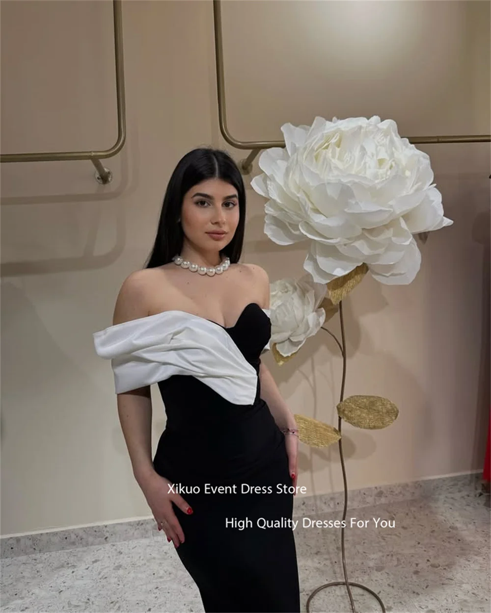 Xikuo Schulterfreies asymmetrisches Abendkleid Meerjungfrau Moderne Promi-Kleider, figurbetont, gerüscht, Abiti Da Cerimonia Donna Maßgeschneidert