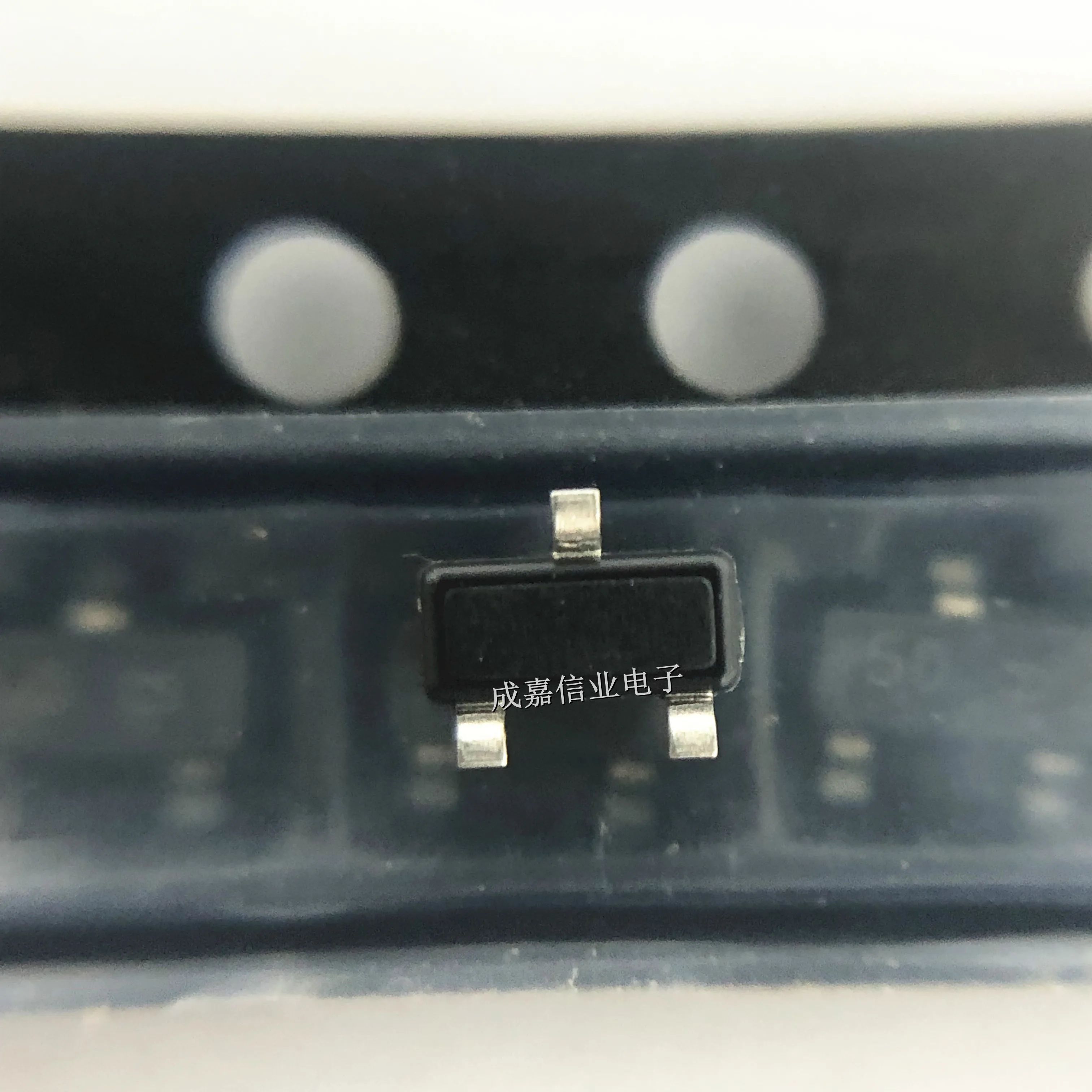 100pcs/Lot LMBD914LT1G SOT-23-3 MARKING;5D Switching Diode 200mA 100V 225mW Operating Temperature:-55℃~+150℃
