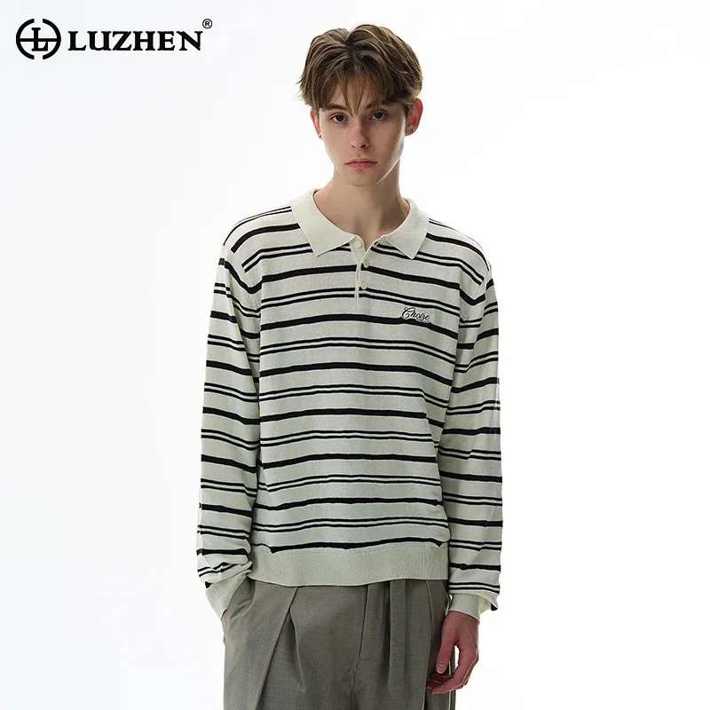 

LUZHEN 2025 осенний полосатый узор с вышивкой и воротником-поло, вязаный пуловер с длинными рукавами, мужской модный элегантный повседневный свитер JY4294