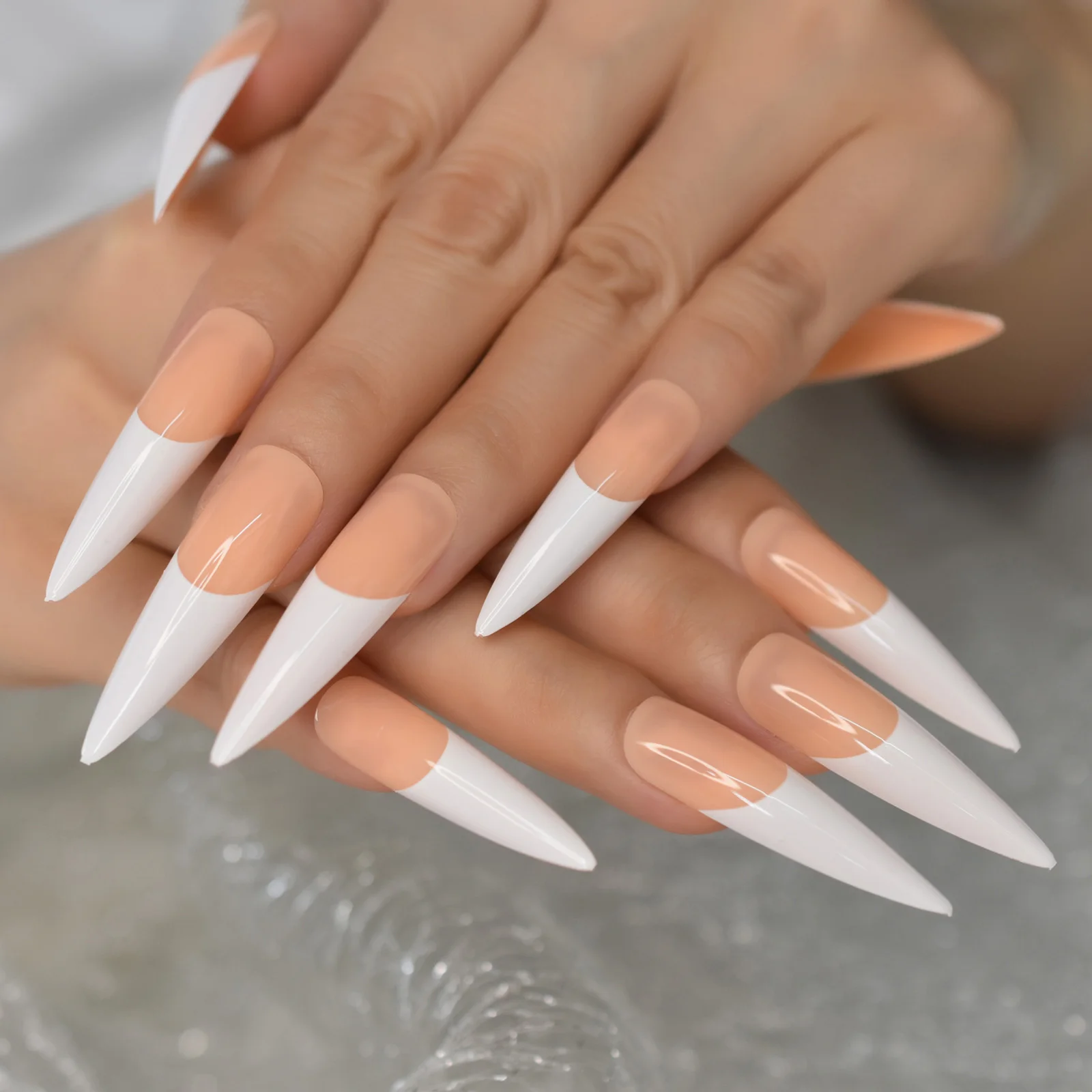 สีขาวเคลือบเงาภาษาฝรั่งเศสคํากดบนเล็บปลอม Super ยาว XXL Stiletto Sharp เจลสีส้ม Nude บัลเล่ต์เล็บปลอมสําหรับสุภาพสตรี