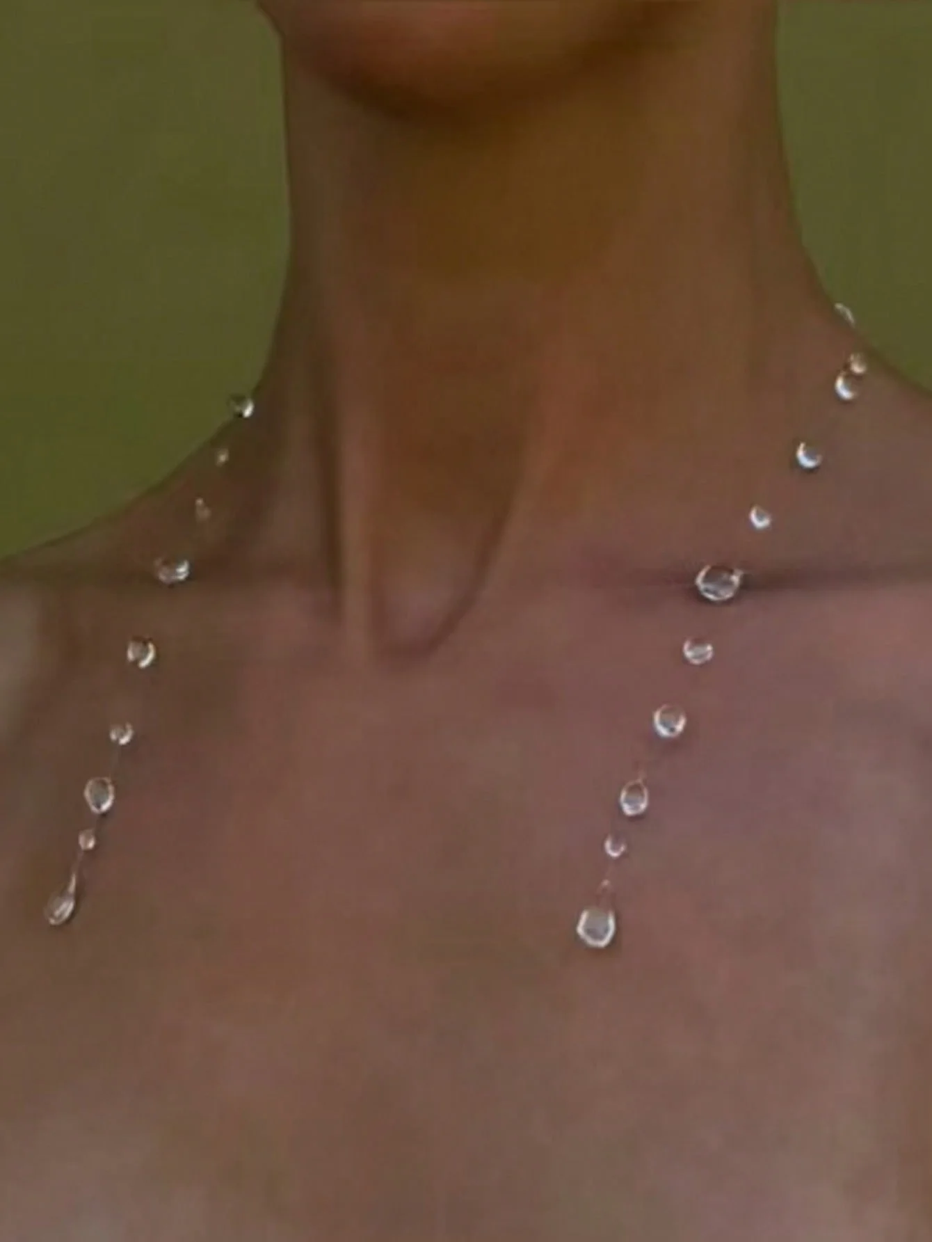 Ins Clear Dewdrop 모조 워터 드롭 시리즈 목걸이 여성을위한 콜드 틈새 쇄골 체인 휴일 패션 쥬얼리