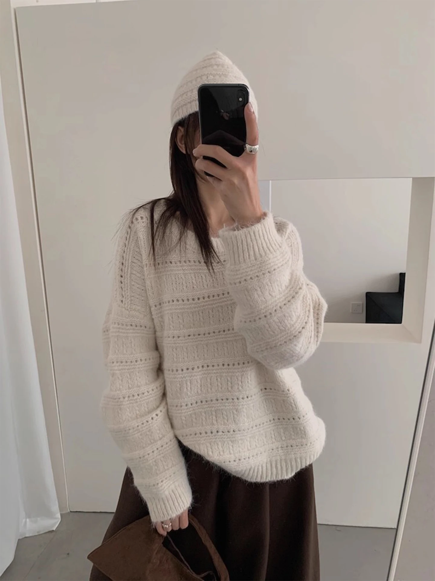 

Soft Knitted Sweater Women's Pure Color Winter New Sle Design Hollow out Embroidery Comfortable Long Sve round Ne Top