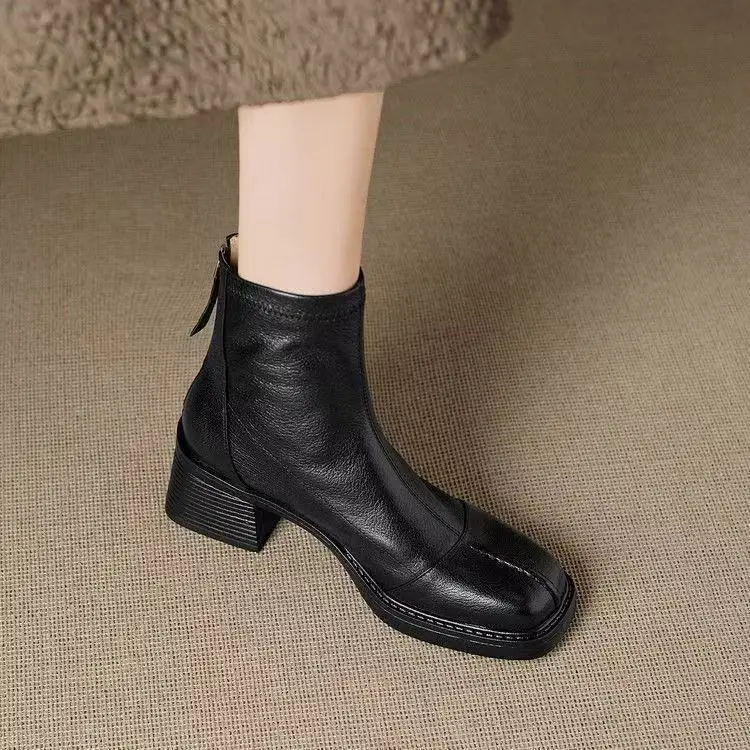 2026 New Winter Warm Boots Women Square Toe Real Leather Ankle Boots Plush Lined British Retro Short Booties