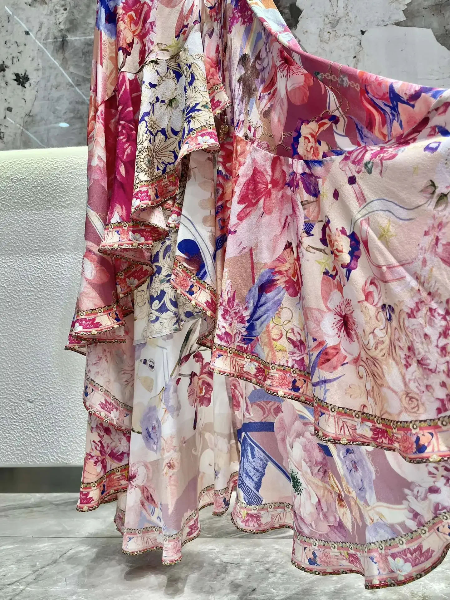 Frauen Blumen druck Maxi kleid mehr schicht ige V-Ausschnitt Flare Ärmel Perlen Urlaub 100% Seide Robe