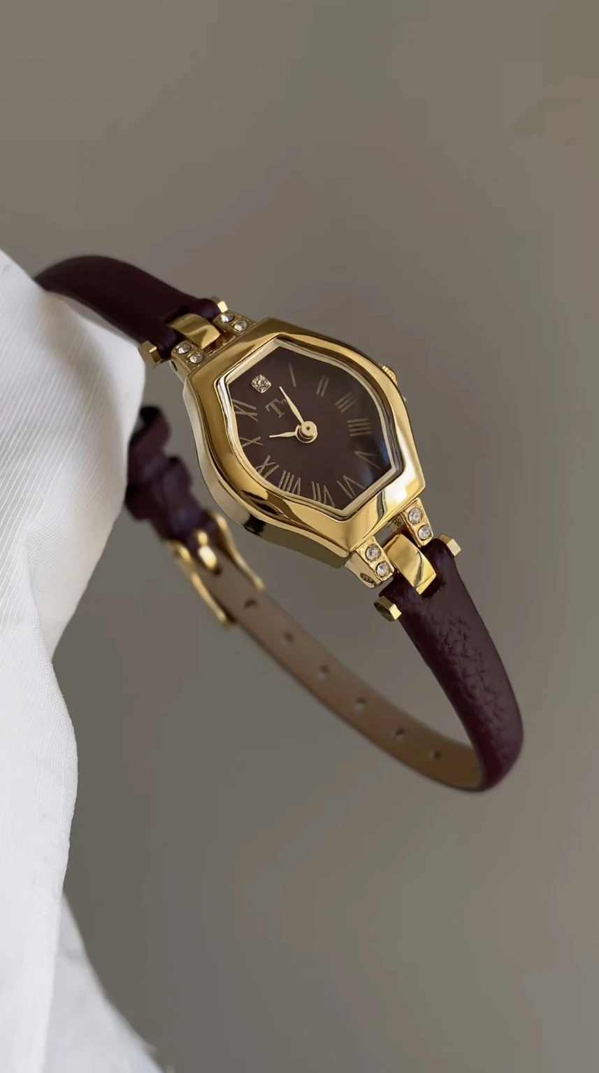 Red watch for women barrelshaped light luxury, fashionable, elegant leather strap watch, retro quartz luxury watch, female gift