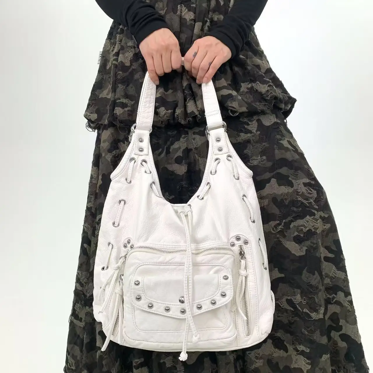 

Ladies' Fashion Y2K Millennium Spicy Girl Shoulder Bag Large Capacity Retro Rivet Multi Pocket Motorcycle Tote Bag