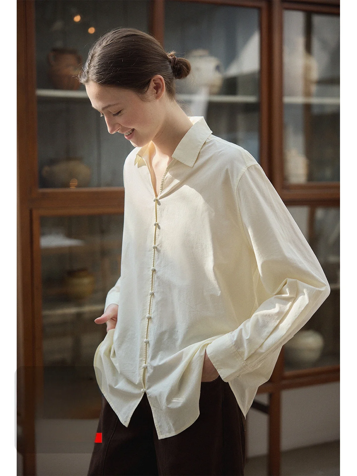 

Женская модная дышащая футболка Nice People 2025AW из текстурированного шелка и бамбукового хлопка с длинным рукавом и V-образным вырезом, повседневная, приятная к коже