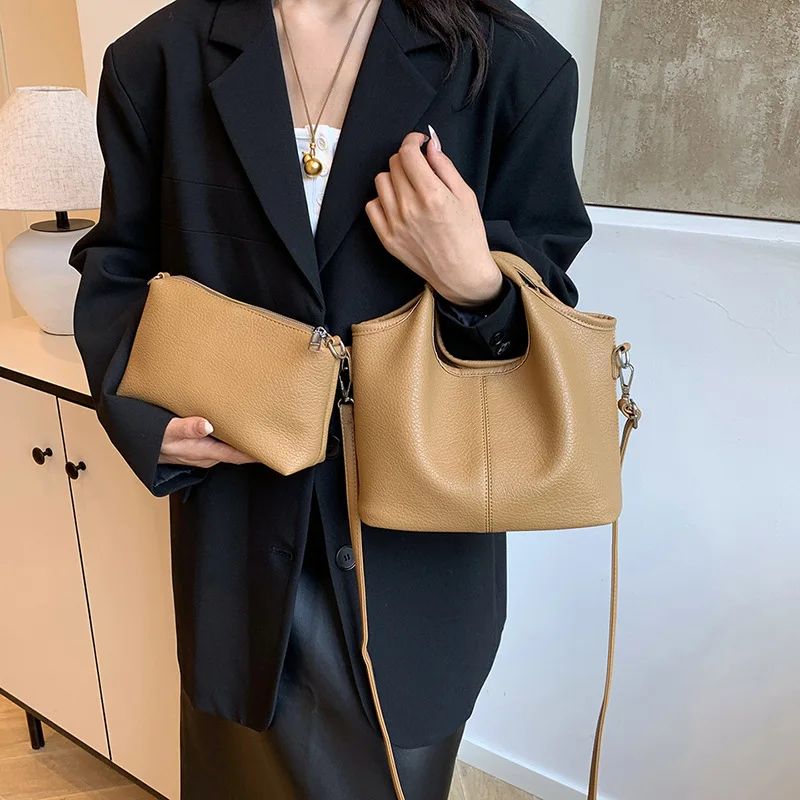 

New retro autumn and winter vintage women's handheld bags stylish small PU leather shoulder strap wallet elegant small handbag