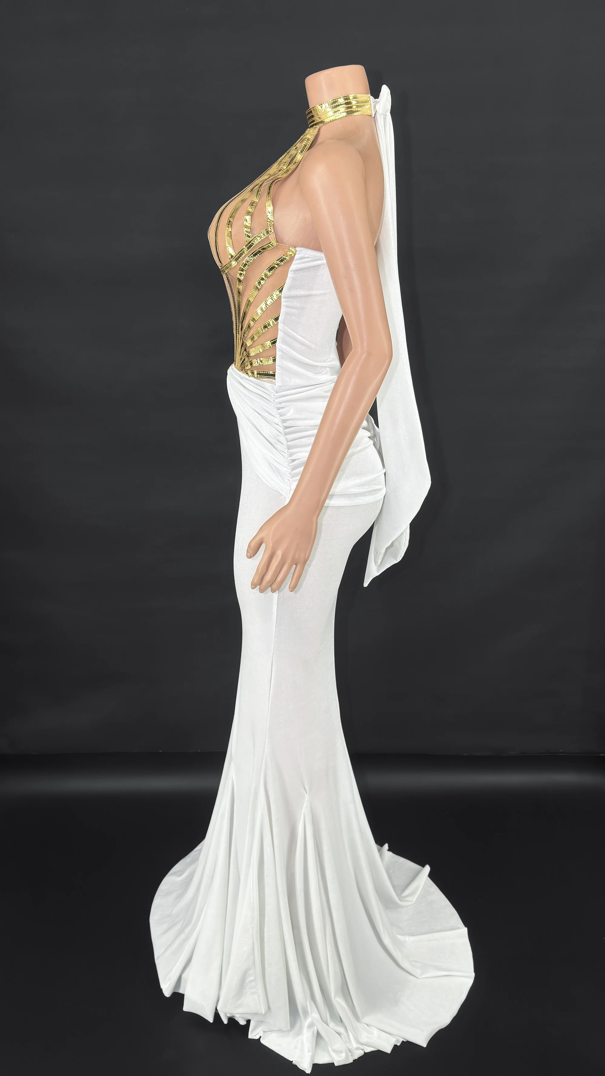 ZD „Elegantes, figurbetontes Maxikleid in Gold und Lila – Neckholder, durchsichtiges Mesh-Metallic-Design für Damen-Party- und Club-Outfits