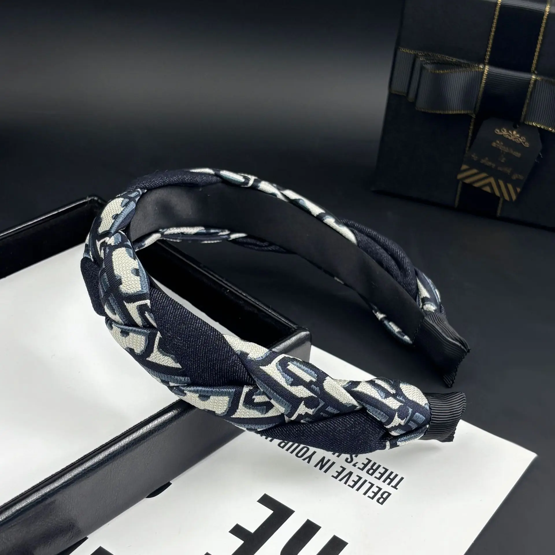 French retro D letter navy blue pattern woven headband pressure hair headband women's new daily versatile headband hairpin
