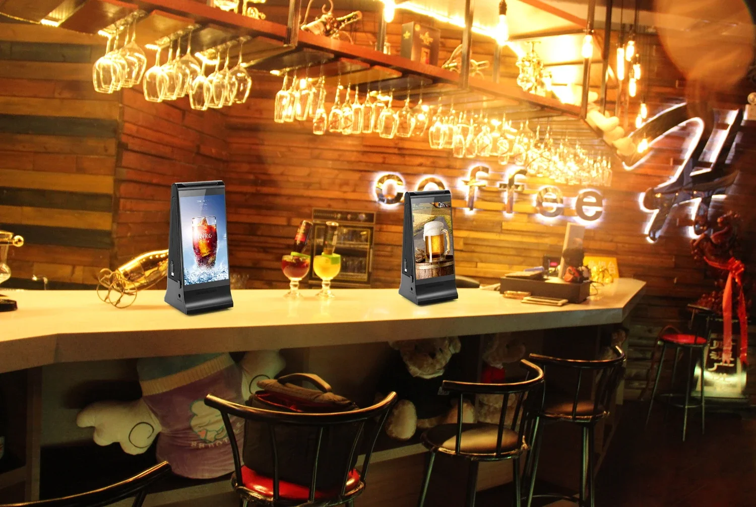 New Arrivals Electronics Technology Products 7 Inch Tabletop Advertising Charging Display 23200mAh Power Bank Station