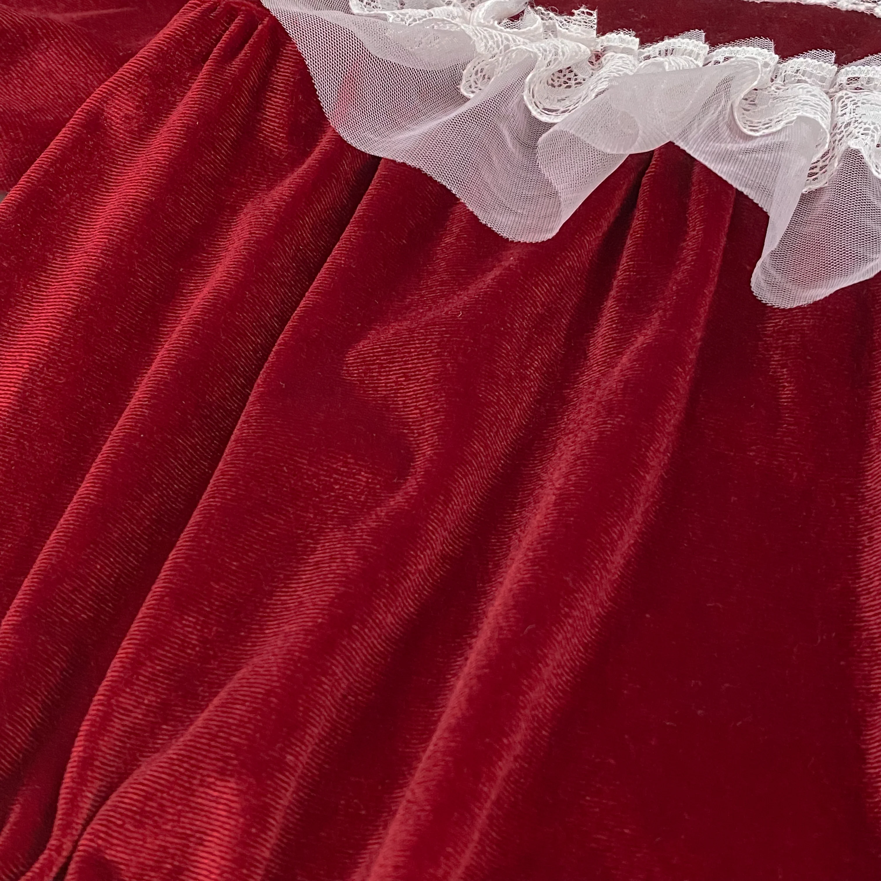 2026 Baby Mädchen Roter Samt-Strampler Langarm Weißer Spitzen-Rüschen-Body Neugeborenen Prinzessin Party Weihnachtsoutfit 0-24M – Detail 13