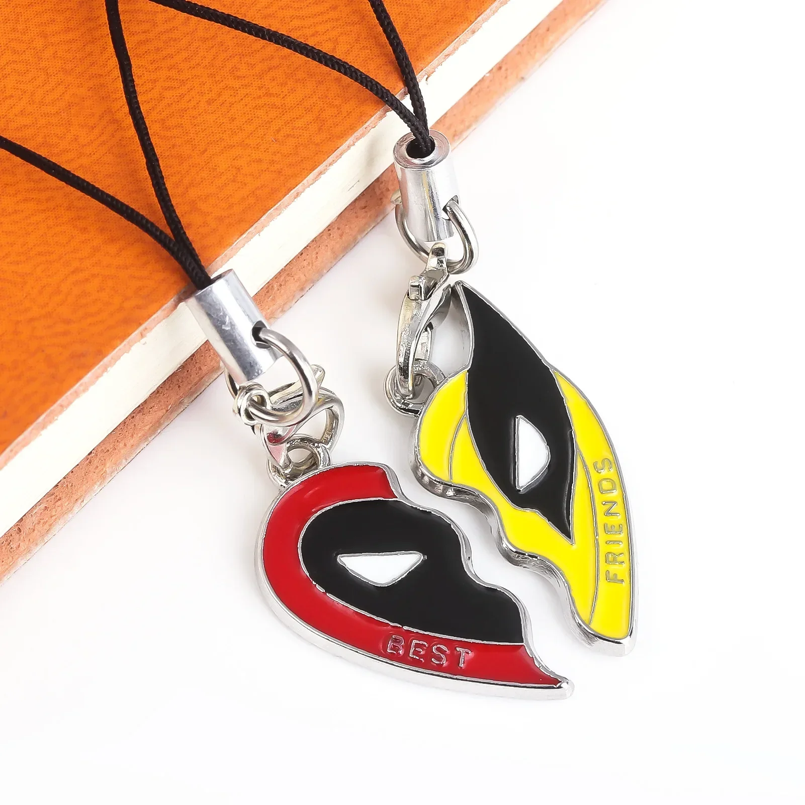 Deadpool and Wolverine Best Friends Set Split Heart Matching Mobile Phone Pendant for Women Men Cosplay Jewelry Gift