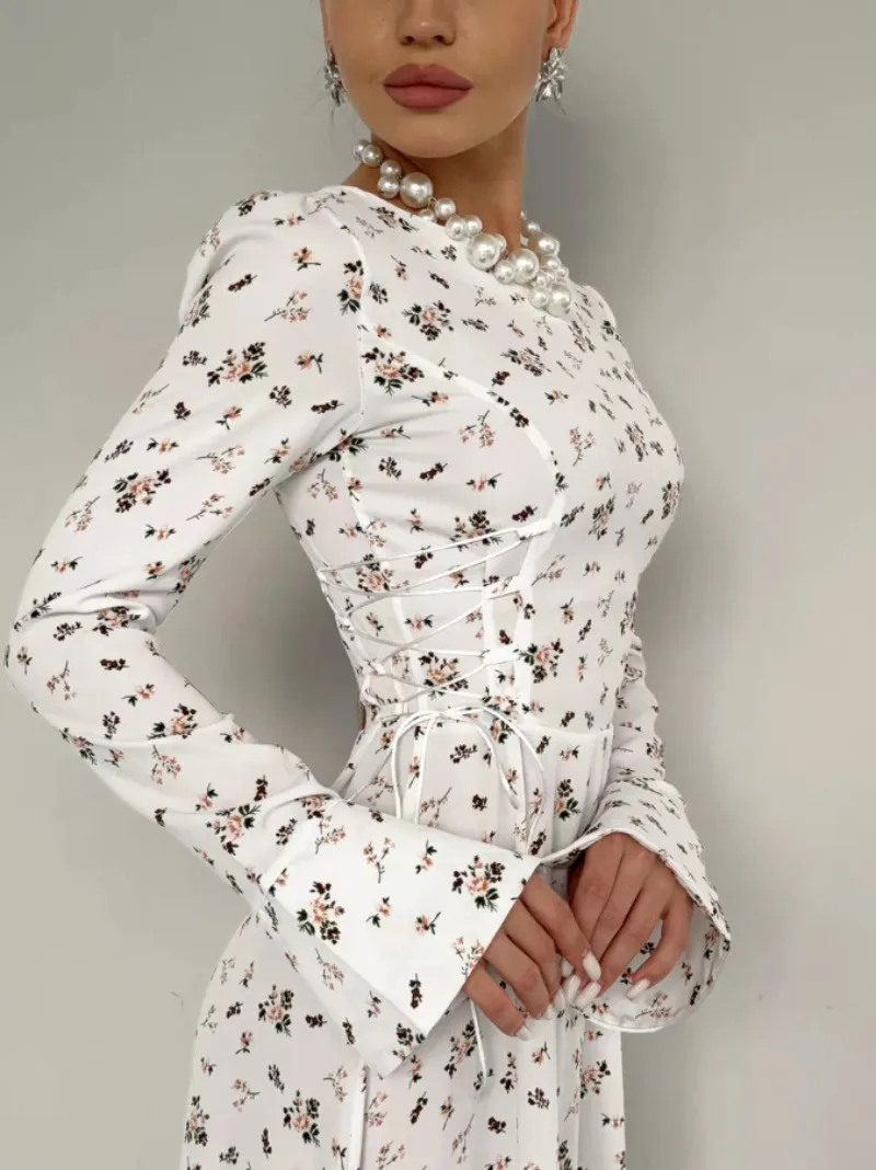 Elegantes, geblümtes langes Kleid für Damen mit Rundhalsausschnitt, ausgestellten Ärmeln, Schnürung, schlank machendem Midikleid, schickes Outfit für den Alltag, Dates und Streetwear. – Detail 8