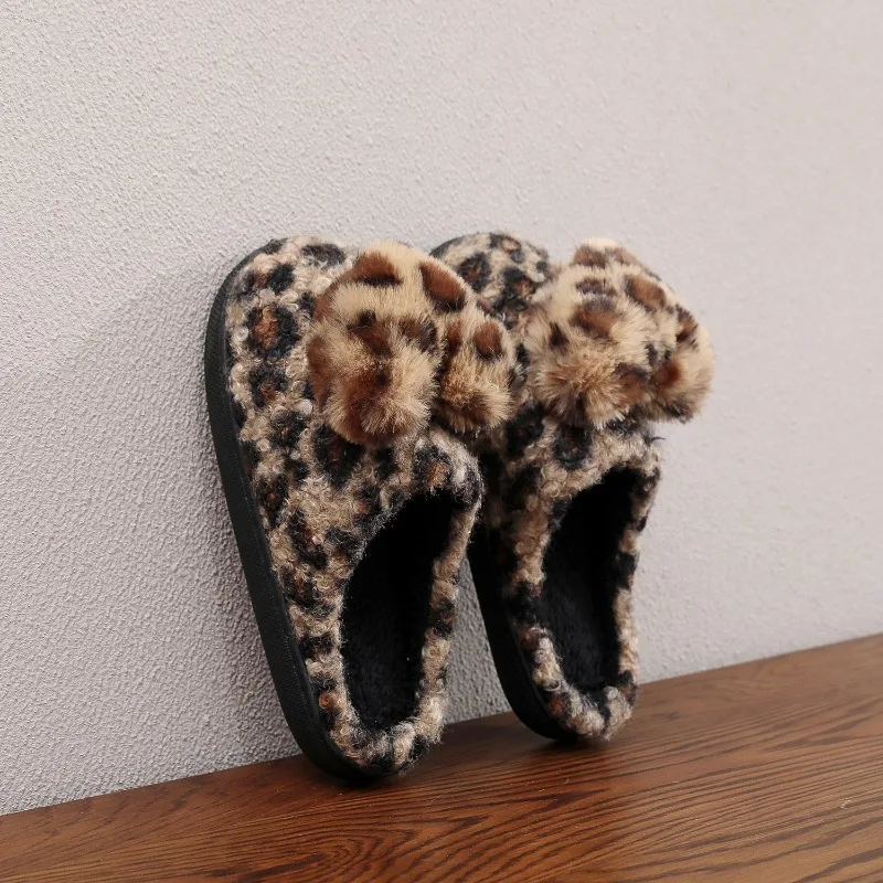 Leopardfarbene, flauschige Hausschuhe für Damen, Winter-Hausschuhe, warm, plüschig, süß, im Liebesstil, große Größen, Mädchen-Hausschuhe aus Baumwolle. – Detail 3