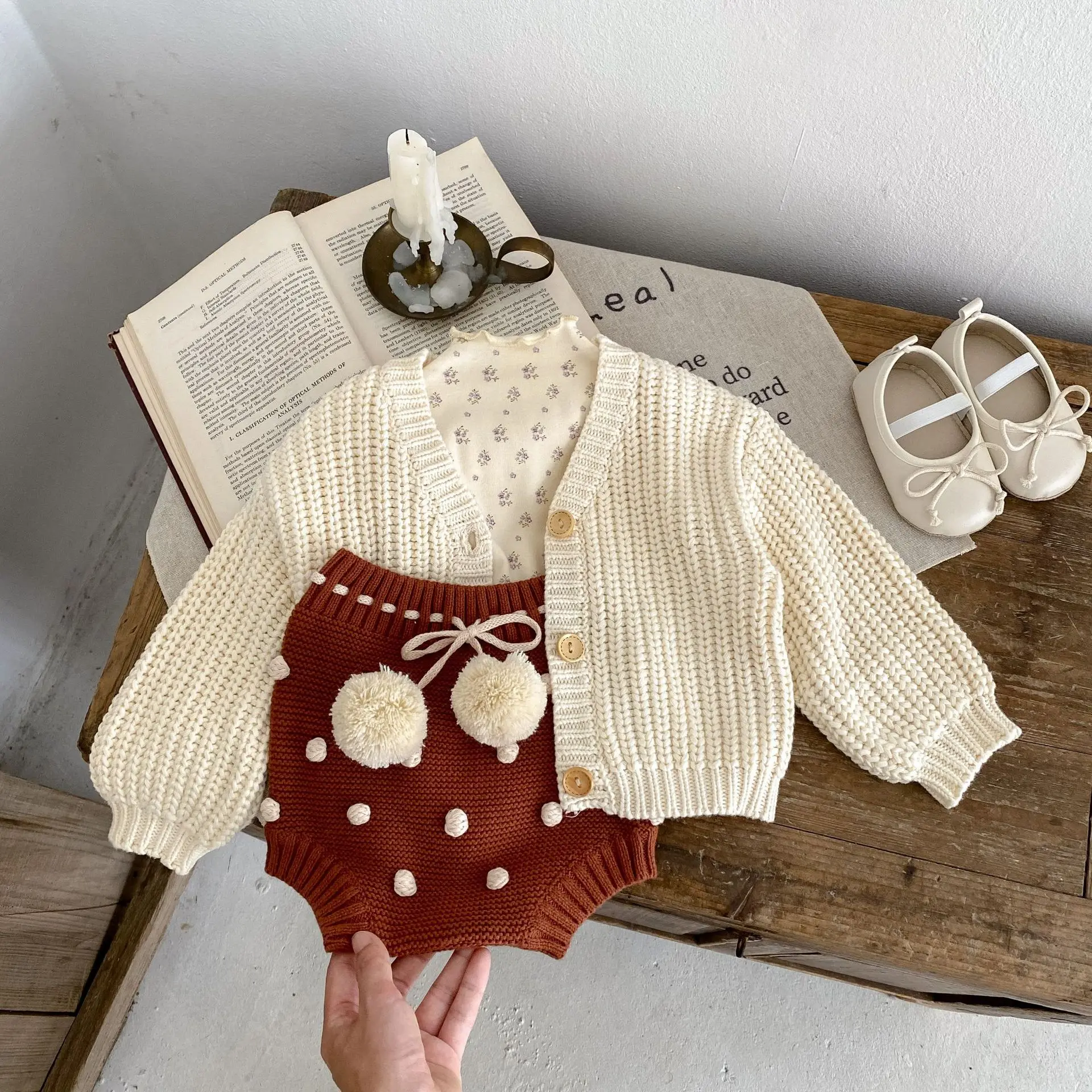 Autumn New Baby Clothing for Girls Fashion Wood Ear Edge Printing Versatile Long Sleeve High Neck Top