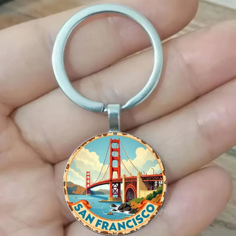 El llavero circular del Puente Golden Gate en San Francisco es perfecto como regalo de cumpleaños para amigos.