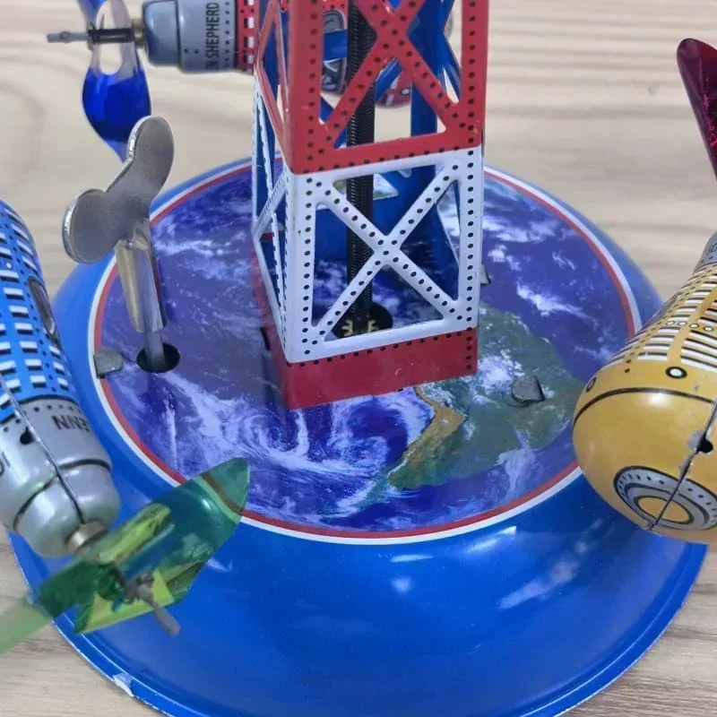 ملاهي الفضاء كبسولة كاروسيل عقارب الساعة لعبة ريترو يختتم لعبة جمع خمر معدن القصدير لعبة مجسمة هدية