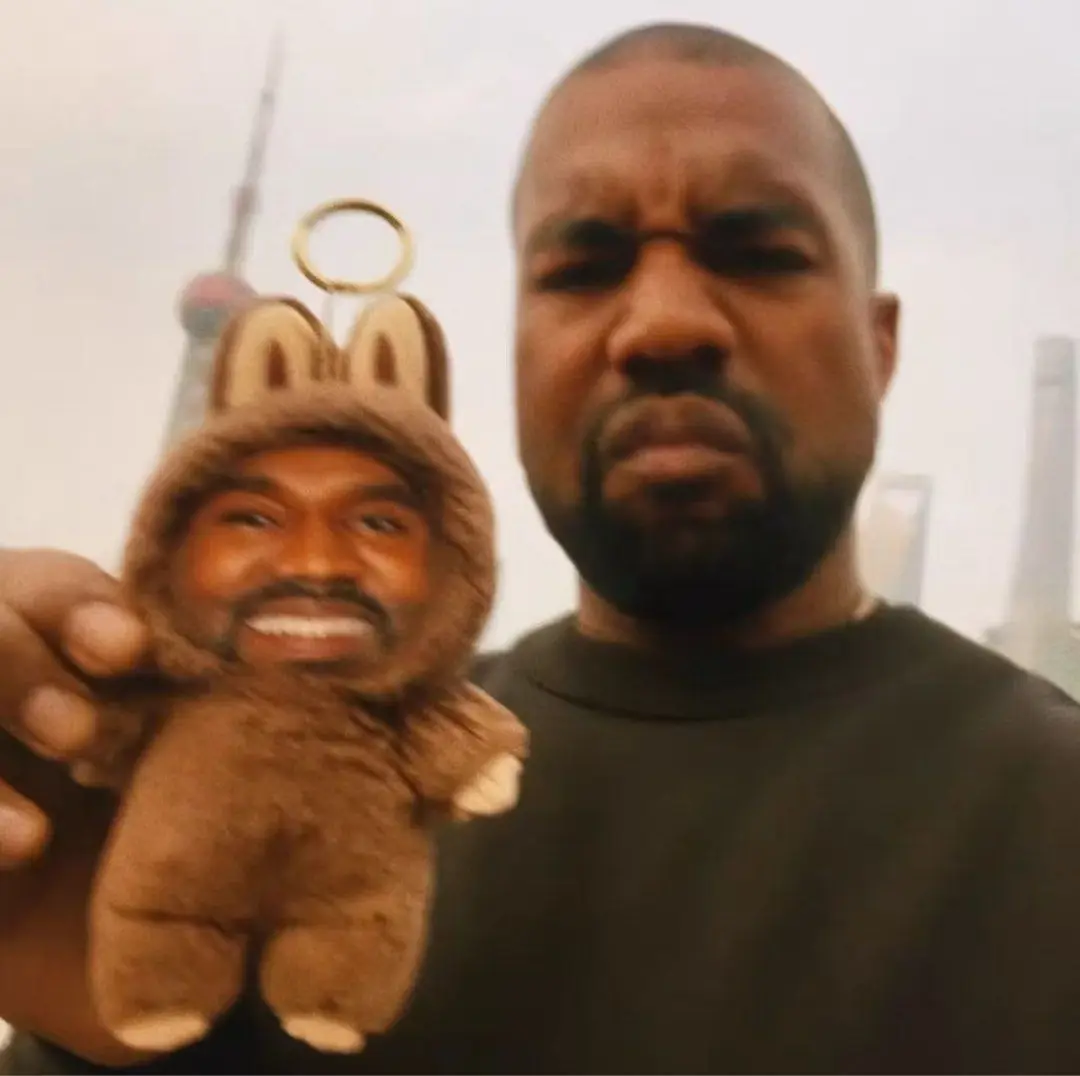 Hilarious Ye Meme Keychain Layeye Keychain Basketball Star Meme Plush Pendant Funny Rapper Bag Accessory Fans Backpacks Gifts