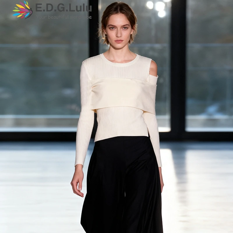 EDGLuLu المرأة س الرقبة واحدة الكتف جوفاء طويلة الأكمام تريكو سليم صالح غير النظامية المرقعة الأبيض بلوفر مغزول 1024