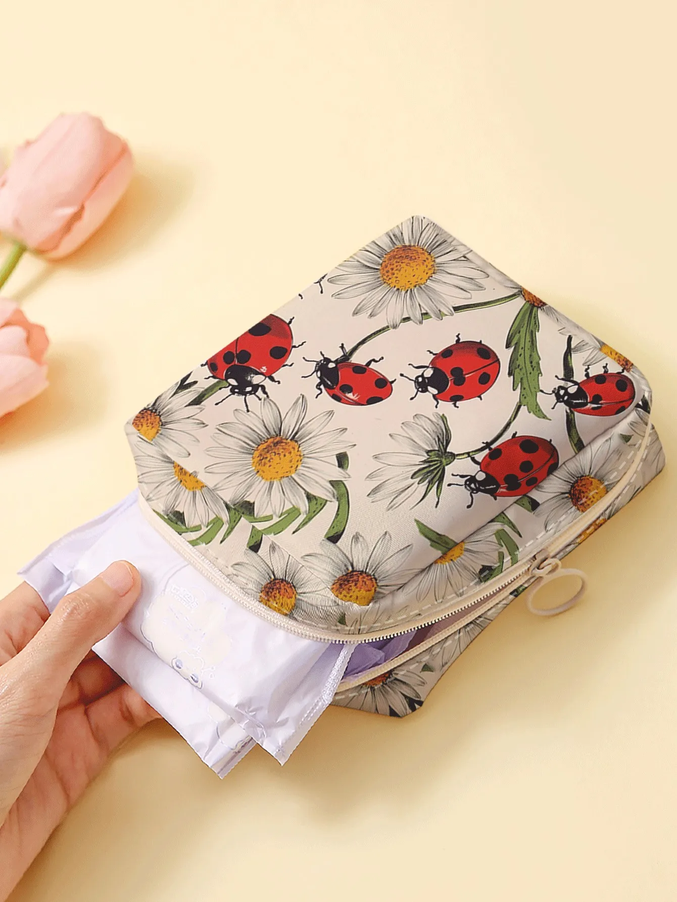 1pc, Ladybug Daisy Printed Sanitary Napkin Storage Bag Portable Mini Makeup Pouch suitable for Daily Travel Shopping