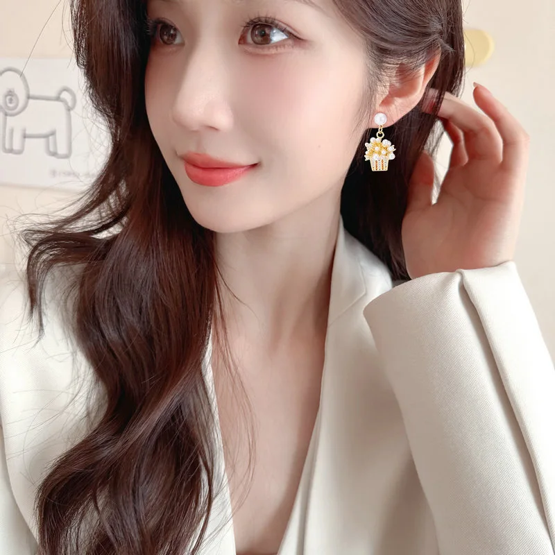 New Fashion High-end Three-dimensional Popcorn Shape Creative Personality Earrings Exquisite Simple Light Luxury Versatile Stud