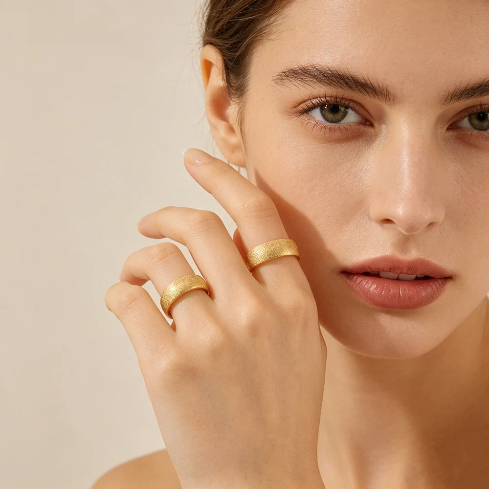JeeMango Hochwertige, modische, schlichte Ringe aus Edelstahl für Damen, 6 mm Breite, vergoldeter Fingerring, Schmuck, Geschenk, R26030 – Detail 6