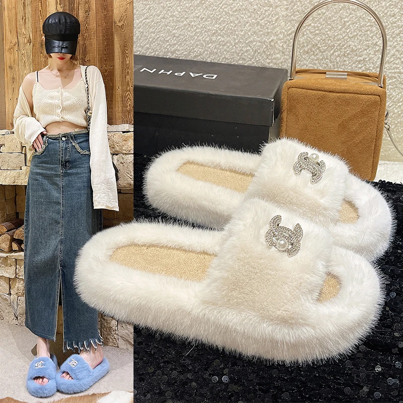 2024 Autumn and winter fluffy flat slippers can be worn at home and outside the stylish warm comfortable open-toe fluffy mop