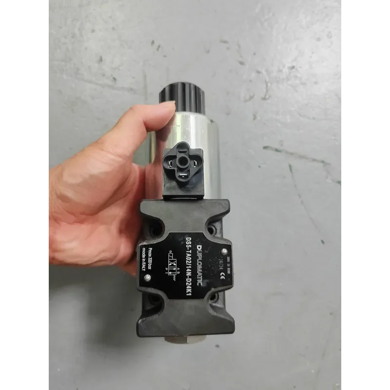 Duplomatic DS5 Hydraulic Solenoid Valve High Quality Solenoid Valve (Ready to Ship) Durable Reliable Direct Supplier