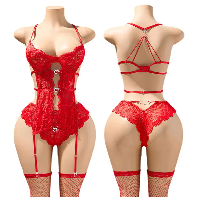 Ensemble soutien-gorge et culotte rouge vif avec jarretelles et bas pour femme, lingerie sexy transparente 3 pièces en dentelle, sans couture