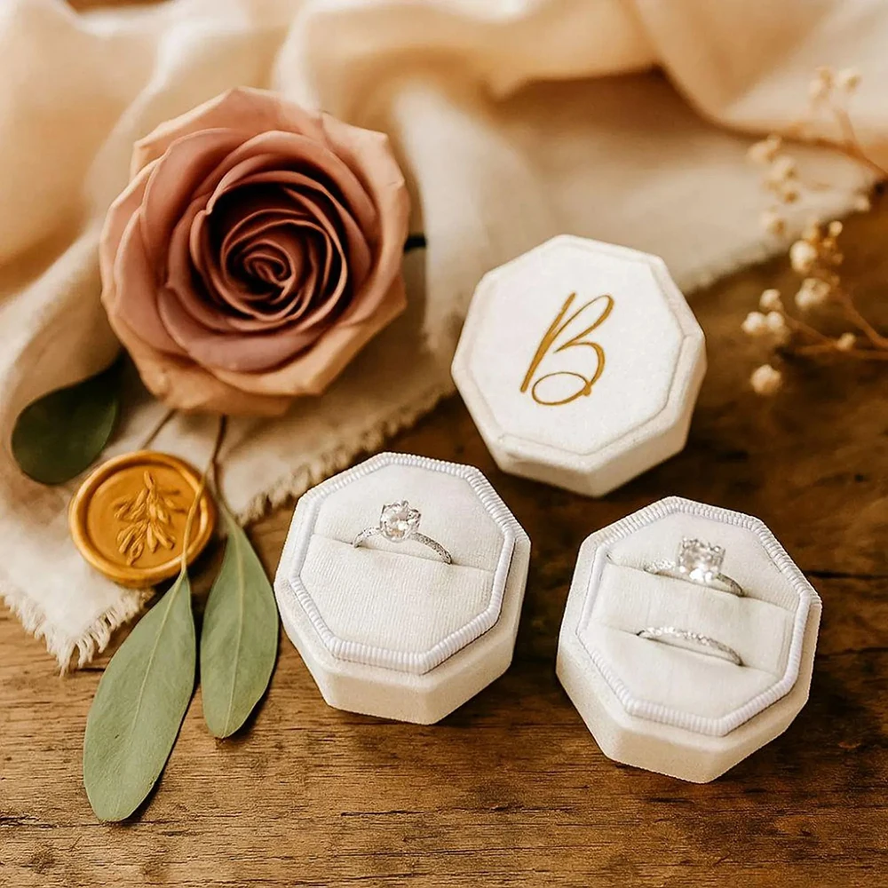 パーソナライズされたベルベット製結婚指輪ボックス、トリプルス - Velvet Jewelry Box のレビューと価格