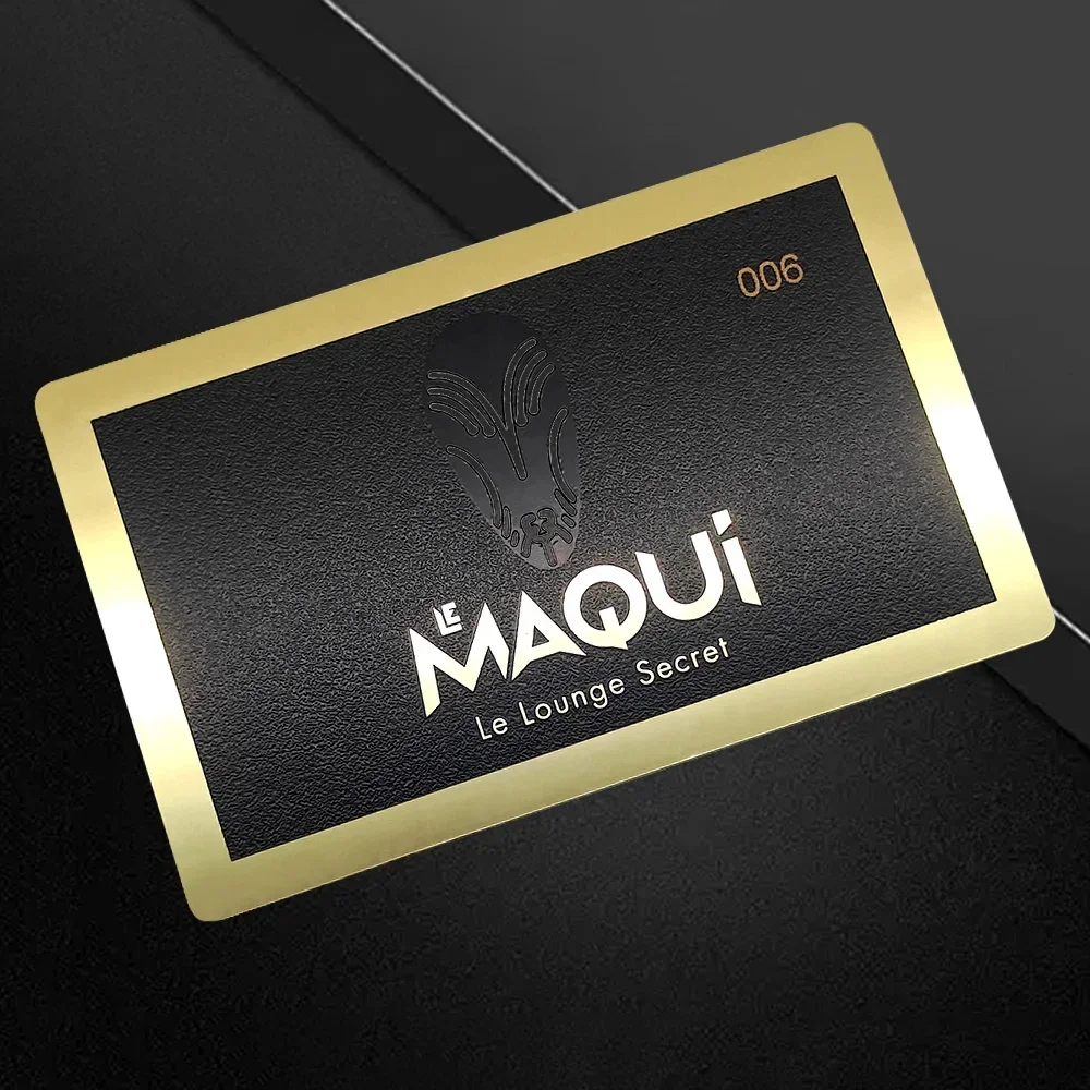 بطاقة عمل مخصصة فاخرة باللون الأسود للزيارة بطاقة ائتمان معدنية ذهبية اللون مطبوعة معدنية مخصصة مع شعار ورمز Qr