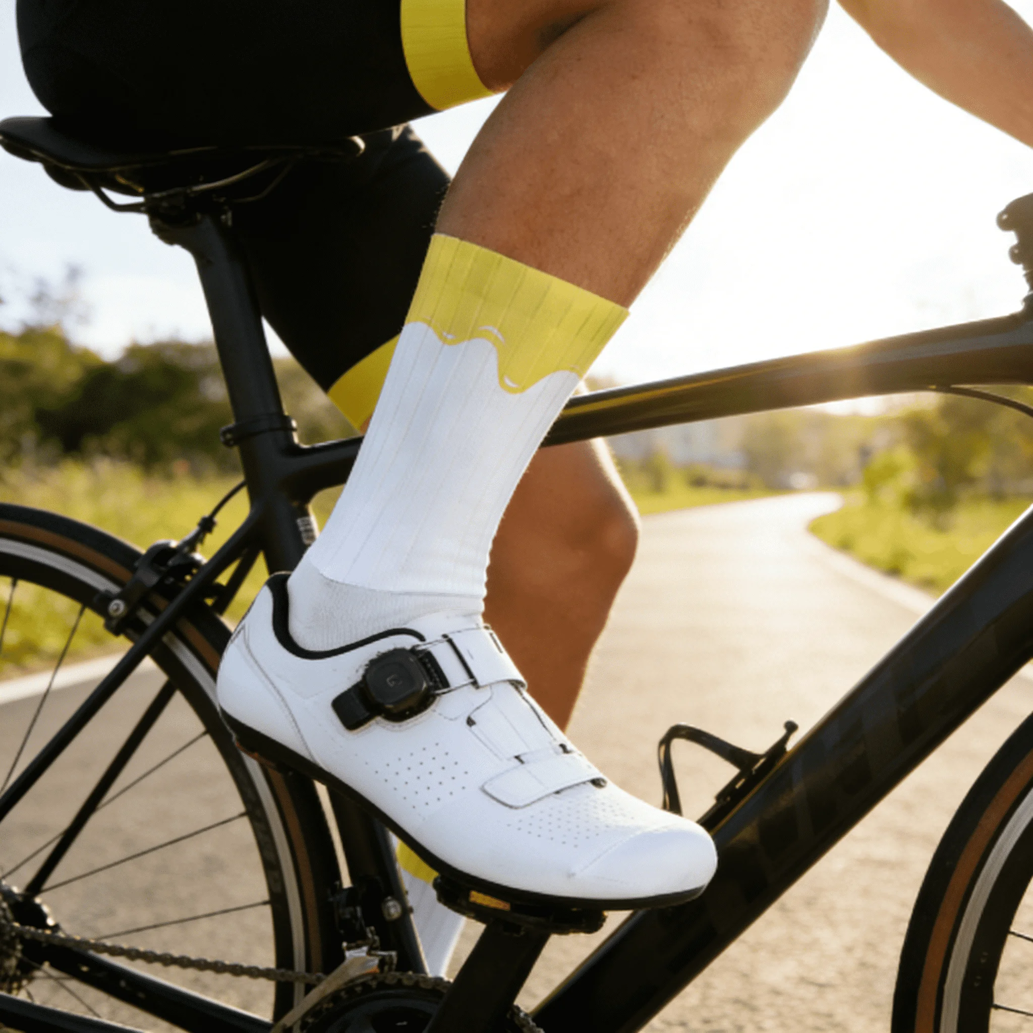 

Профессиональные велосипедные носки с защитой от скольжения, влагопоглощающие, из мягкого и комфортного материала для велосипедистов. Новинка 2026 года.