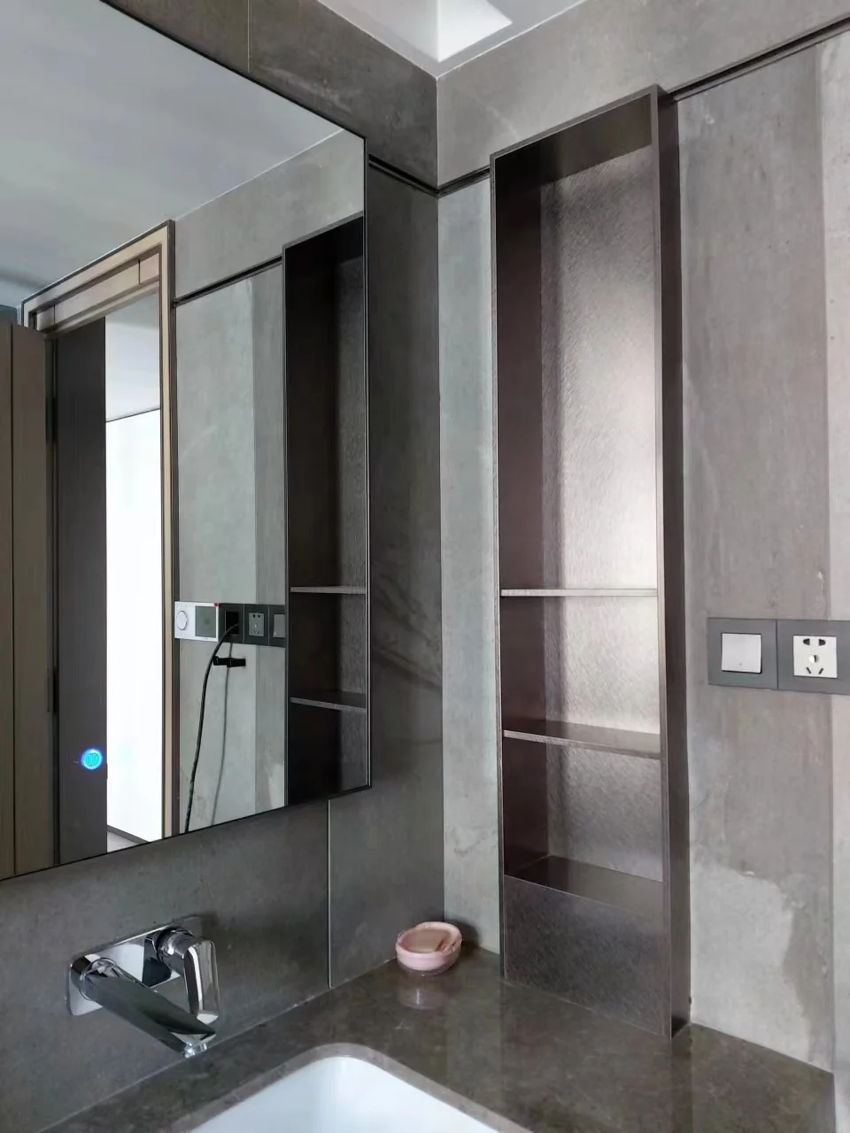 Niche ไฟห้องน้ํา Wall Mount ชั้นวางสุขาผู้ถือกระดาษสแตนเลสผนัง Niche ห้องน้ํา Niche