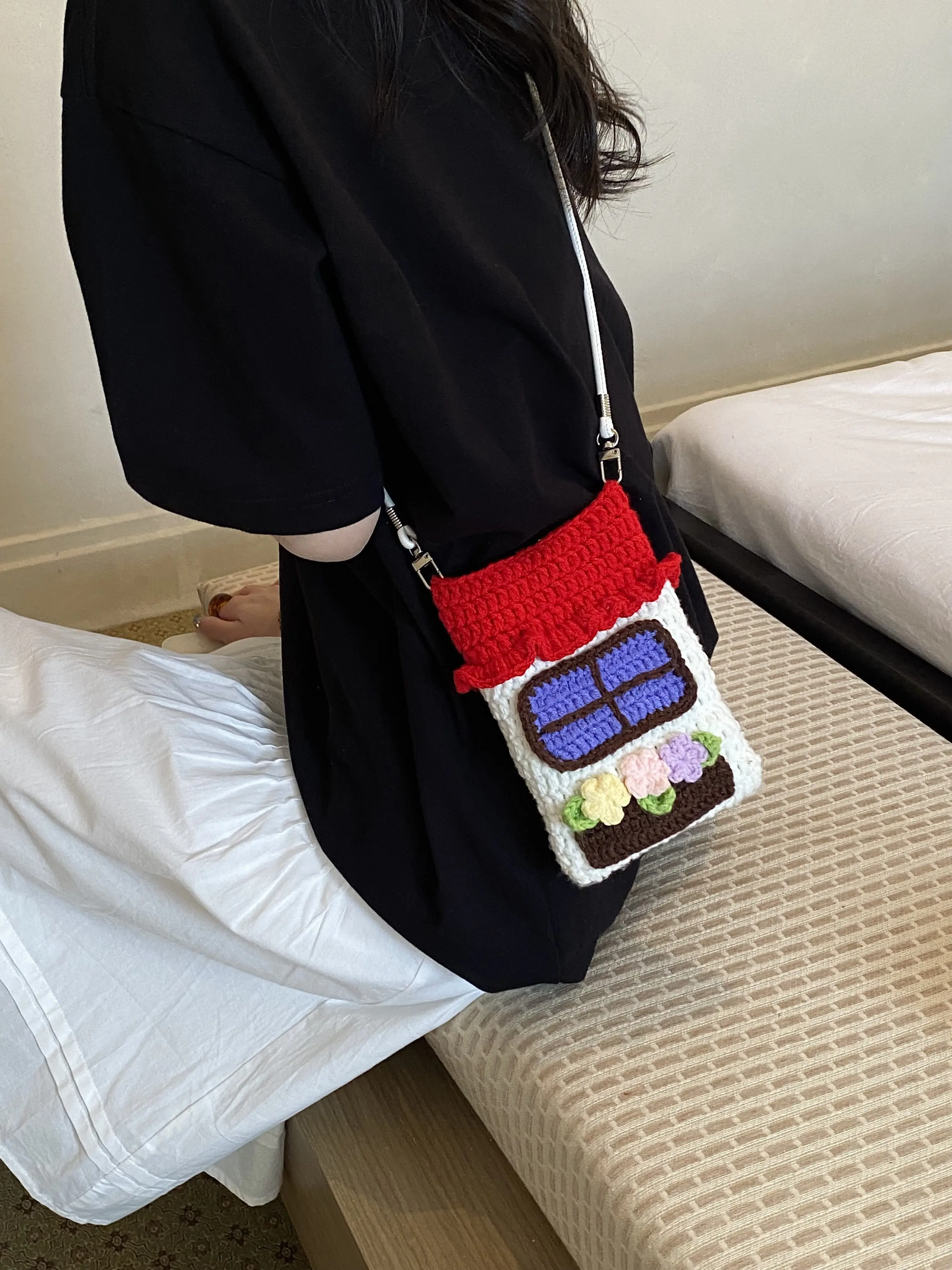 Crochet House Shaped Crossbody Bag Handmade Knitted Flower Window Mini Shoulder Bag Cute Cartoon Coin Purse For Women New